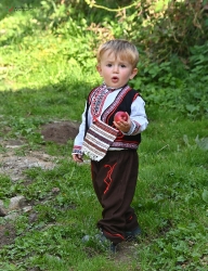 С тамбура в село Свежен_103