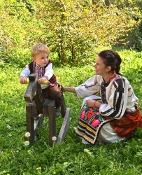 С тамбура в село Свежен_66