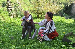 С тамбура в село Свежен_67